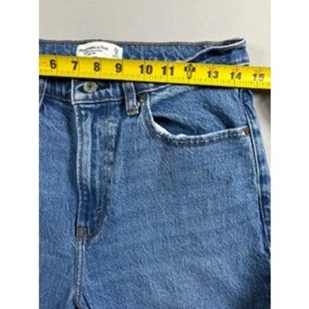 Abercrombie & Fitch The 90s Relaxed Jean High Rise Blue Raw Hem Sz 29 8R